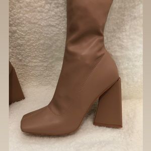 WOMEN's Square Toe / Block Heel Tan Boot